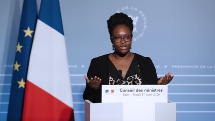 La porte-parole du gouvernement, Sibeth Ndiaye, à l'Elysée, le 17 mars 2020. (YOAN VALAT / EPA POOL)