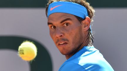 L'Espagnol Rafael Nadal, lors du troisi&egrave;me tour de Roland-Garros, &agrave; Paris, le 30 mai 2015. (PASCAL GUYOT / AFP)