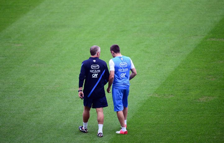 Didier Deschamps et Franck Ribéry discutent à Clairefontaine