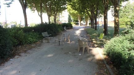 Le lieu de la fusillade qui a fait sept blessés dans la nuit du 29 au 30 juillet 2018 à Beaune (Côte-d'Or).&nbsp; (TONY LE PENNEC / MAXPPP)