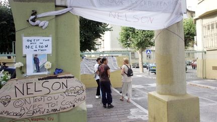 L'entrée de la cité des quartiers nord de Marseille où vivait Nelson, 14 ans (© AFP PHOTO MICHEL GANGNE)