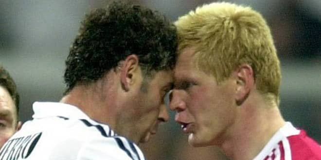 Fernando Hierro (Real Madrid) et Stefan Effenberg (Bayern Munich) en tête à tête lors du match aller du quart de finale 2002