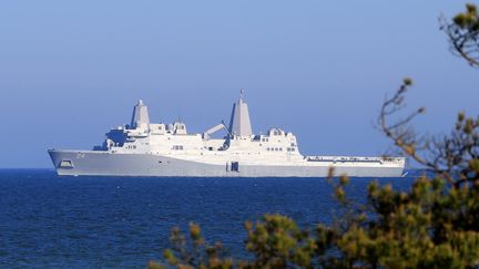 L'"USS Arlington" le 6 juin 2017 au large de Ventspils en Lettonie dans le cadre d'exercices militaires de l'OTAN. (INTS KALNINS / REUTERS)