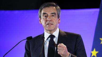 Le candidat Les Républicains à l'élection présidentielle, François Fillon, lors d'un meeting à Maisons-Alfort (Val-de-Marne), le 24 février 2017. (PATRICK KOVARIK / AFP)