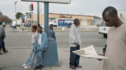 Le Britannique Paul Graham a commencé par faire de la photographie documentaire dans son pays, notamment sur les chômeurs, avant de partir pour les Etats-Unis. L'exposition "La blancheur de la baleine" rassemble trois de ses séries américaines, sur ses premières impressions, sur l'Amérique de tous les jours et sur l'énergie frénétique de Manhattan. Ici, Paul Graham, "New Orleans", série "A shimmer of possibility" (un scintillement de possibilités", 2003-2006. Avec l'aimable autorisation de Pace/Mac Gill Gallery, New York ; Carlier / Bebauer, Berlin . Anthony Reynolds Gallery, Londres
 (Rencontres d&#039;Arles)