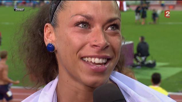 &nbsp; (Cindy Billaud après sa médaille d'argent au 100 m haies © Capture d'écran France 2)