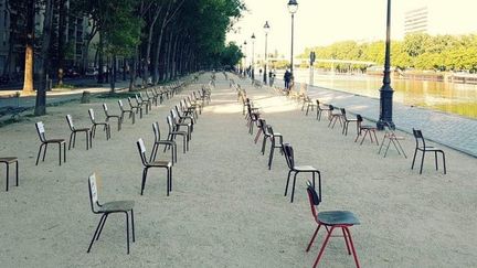 1 000 chaises ont été installées là où doit se dérouler cet été Paris-Plages. (avec l'aimable autorisation du Collectif du Canal)