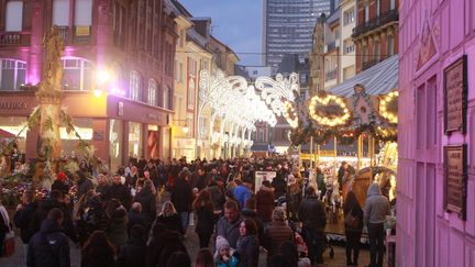 Des commerces dans le centre ville de Mulhouse en Alsace.&nbsp; (DAREK SZUSTER / MAXPPP)