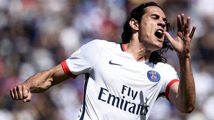 Edinson Cavani c&eacute;l&egrave;bre son but, le deuxi&egrave;me de son &eacute;quipe, lors du Troph&eacute;e des champions, &agrave; Montr&eacute;al (Canada), le 1er ao&ucirc;t 2015. (FRANCK FIFE / AFP)