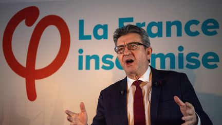 Le leader de la France insoumise, Jean-Luc Mélenchon, dans un café à Marseille (Bouches-du-Rhône), le 18 janvier 2019. (CHRISTOPHE SIMON / AFP)