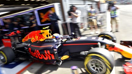 Le jeune pilote Red Bull Max Verstappen (18 ans) a effectué des manœuvres dangereuses à Spa le week-end dernier.  (LOIC VENANCE / AFP)