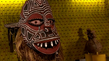 Masque présenté à l'exposition "L'Afrique à la croisée des mondes", Angoulême, juin 2015
 (DR/Culturebox)