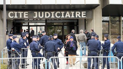 &nbsp; (Deux policiers comparaissent au tribunal de Rennes dans l'affaire "Zyed et Bouna" morts électrocutés à Clichy-sous-Bois il y a près de 10 ans © maxPPP)