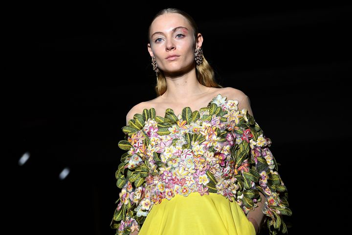 Rahul Mishra couture printemps-été 2020 à Paris, le 23 janvier 2020 (ANNE-CHRISTINE POUJOULAT / AFP)