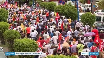 Mayotte : blocages contre l'insécurité