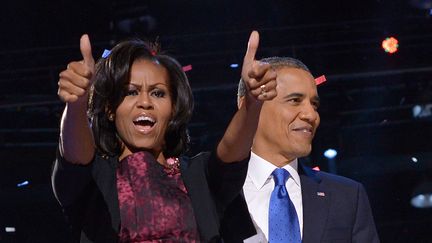 Barack Obama c&eacute;l&egrave;bre avec sa femme Michelle sa victoire &agrave; l'&eacute;lection pr&eacute;sidentielle, mercredi 7 novembre 2012, &agrave; Chicago (Illinois). (JEWEL SAMAD / AFP)