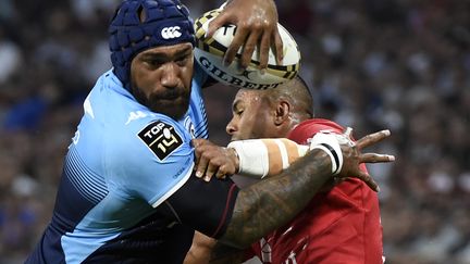 Nadolo (Montpellier) écarte Wulf (Lyon) (JEAN-PHILIPPE KSIAZEK / AFP)