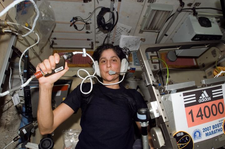 Le temps de sa participation au marathon de Boston, en 2007, Sunita Lyn Williams a fait trois fois le tour de la Terre. (NASA / WIKICOMMONS)