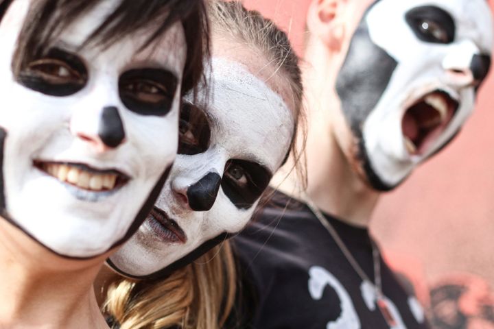 Tenues et maquillages d'enfer de rigueur au Hellfest.
 (Romain Boulanger / Presse Ocean / MaxPPP)