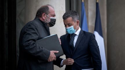 Les ministres de la Justice et de l'Intérieur, Eric Dupont-Moretti et Gérald Darmanin, au palais de l'Elysée à Paris, le 28 avril 2021. (ARTHUR NICHOLAS ORCHARD / HANS LUCAS / AFP)