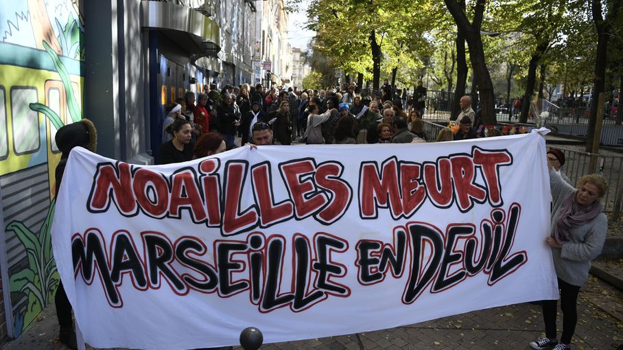 Marseille : les habitants ont marché pour exprimer leur tristesse et