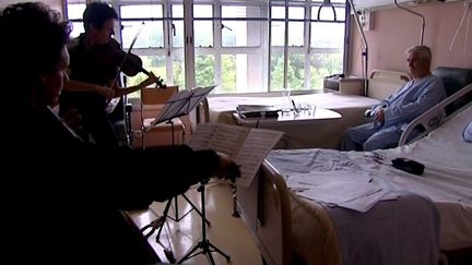 Violon et violoncelle au chevet d&#039;un malade
 (France3/culturebox)