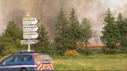 Le feu a pris près de la commune de Botmeur et a détruit quelque 500 hectares de landes. (F3)