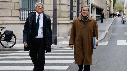 (De gauche à droite) Le président de la commission des Finances de l'Assemblée, Eric Coquerel, et le rapporteur du Budget, Charles de Courson, se rendent à Matignon, le 17 septembre 2024. (LUDOVIC MARIN / AFP)