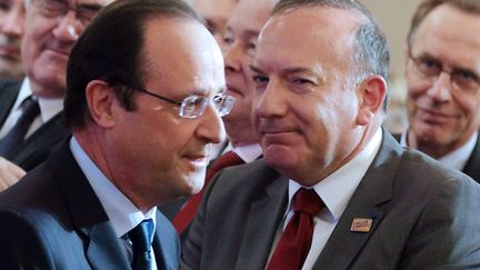 Fran&ccedil;ois Hollande (G) et Pierre Gattaz, patron du Medef, le 21 janvier 2014 &agrave; l'Elys&eacute;e &agrave; Paris.&nbsp; (PHILIPPE WOJAZER / POOL / AFP )