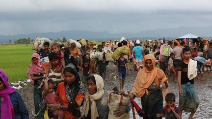 Des musulmans de la minorité&nbsp;Rohingya de Birmanie qui ont fui leur pays, le 1er septembre 2017, à&nbsp;Cox's Bazar au&nbsp;Benladesh. (ZAKIR HOSSAIN CHOWDHURY / ANADOLU AGENCY / AFP)