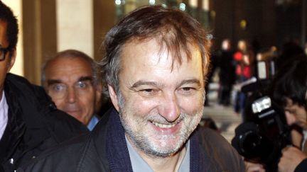 Le journaliste Denis Robert au tribunal de Paris, le 23 octobre 2009. (PATRICK KOVARIK / AFP)