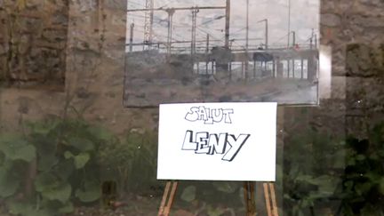 Sur une toile, le salut à  Leny Escudero 
 (France 3 / Culturebox)