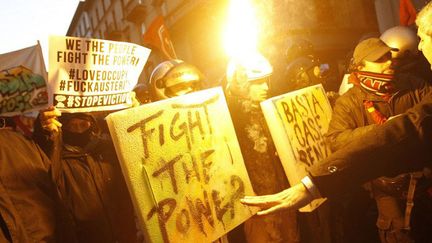 Manifestation devant la Scla de Milan lors de l'ouverture de la saison lyrique, le 7 décembre 2014
 (GIUSEPPE ARESU / AFP)