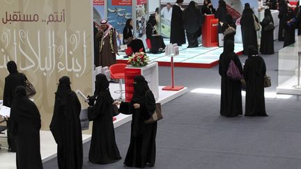 Des Saoudiennes cherchent un emploi lors d'un salon organis&eacute; dans la capitale, Riyad, le 25 janvier 2012.&nbsp; (REUTERS)