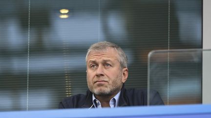 Roman Abramovitch dans les loges de Chelsea lors d'un match de Premier League face à Leicester, le 15 octobre 2016.&nbsp; (JAVIER GARCIA / BACKPAGE IMAGES LTD / AFP)