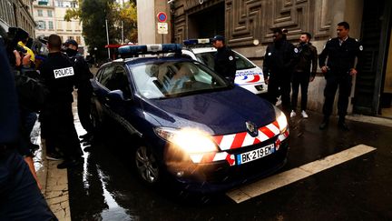 &nbsp; (Arrivée d'un pilote, sous bonne garde, à Marseille, début novembre © MaxPPP)