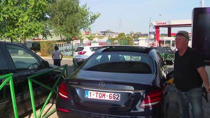 Prix des carburants :&nbsp;les clients étrangers nombreux dans les stations-services frontalières (FRANCE 2)