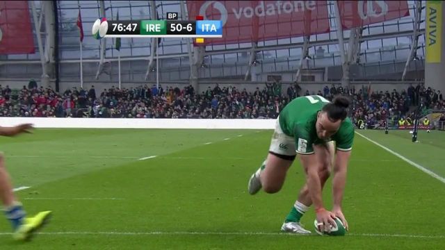 À 5 contre 2 sur les extérieurs, les Irlandais marquent en coin par Lowe servi par Lowry. Le numéro 11 signe un doublé lui aussi, 961 points en carrière pour Sexton qui transforme et l'Irlande atteint les 50 points !