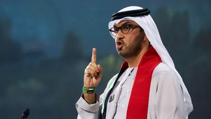 Le président émirati de la COP28, Sultan al-Jaber, lors d'une réunion à Dubaï (Emirats arabes unis), le 2 décembre 2023. (KARIM SAHIB / AFP)