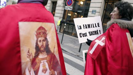 Manifestation de Civitas contre le mariage pour tous, le 18 novembre 2012 &agrave; Paris. (KENZO TRIBOUILLARD / AFP)