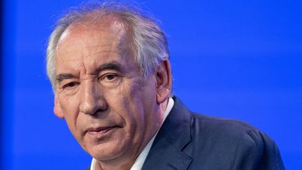 Le président du MoDem, François Bayrou, prononce un discours à Guidel (Morbihan), lors de l'université de rentrée du parti centriste, le 29 septembre 2024. (FRED TANNEAU / AFP)