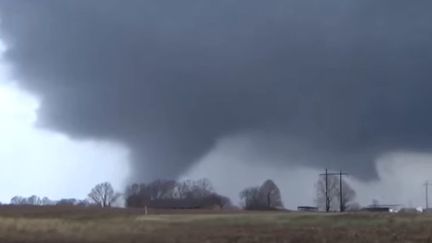 États-Unis : une série de tornades meurtrières