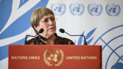 La Haute-Commissaire de l'ONU aux droits de l'homme Michelle Bachelet lors d'une conférence de presse à Genève (Suisse), le 13 juin 2022. (FABRICE COFFRINI / AFP)