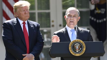 Donald trump et&nbsp;Scott Pruitt, le 1 er juin 2017. (SAUL LOEB / AFP)