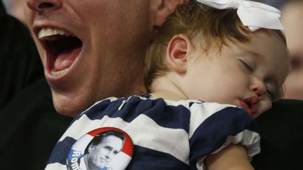 M&ecirc;me les plus petits sont &eacute;pingl&eacute;s pour l'occasion. Le meilleur accessoire qui soit... (JAE C. HONG / AP / SIPA)