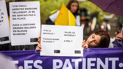 Manifestation devant le ministère des Solidarités et de la Santé pour protester contre les violences sexistes et sexuelles à l'hôpital, le 29 mai 2024. (LUC NOBOUT / MAXPPP)