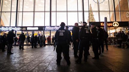 &nbsp; (La sécurité a été renforcée dans la gare centrale de Cologne © maxPPP)