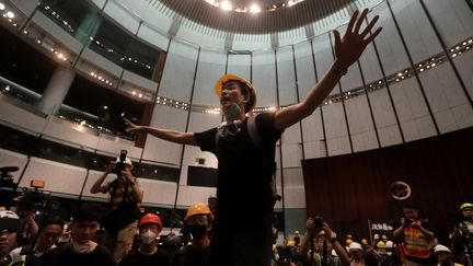 Hong Kong : affrontements entre manifestants les forces de l'ordre