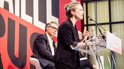 Lucie Castets, candidate du Nouveau Front populaire pour Matignon, lors du meeting de l'alliance de gauche aux journées d'été du PS à Blois (Loir-et-Cher), le 30 août 2024. (BASTIEN OHIER / HANS LUCAS / AFP)