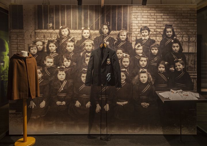 Exposition "S'habiller pour l'école" au Musée national de l'Education à Rouen. (MUSEE NATIONAL DE L'EDUCATION ROUEN)